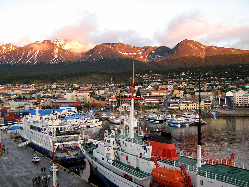 800px-Ushuaia_port